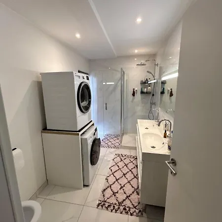 Beautiful Townhouse With Parking Space *